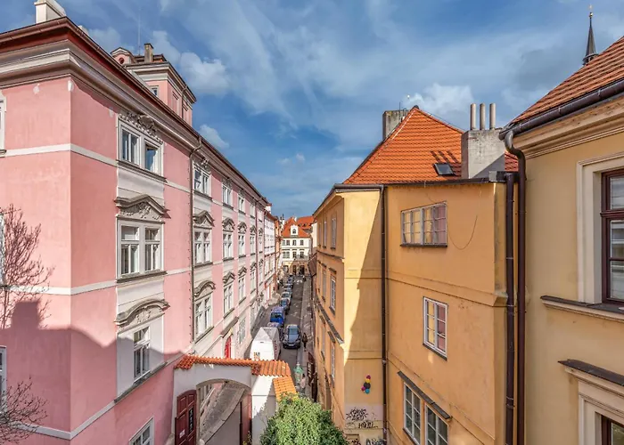 3 Epoques Apartments By Adrez